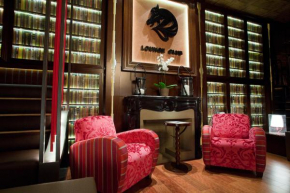 Drake Longchamp Geneva